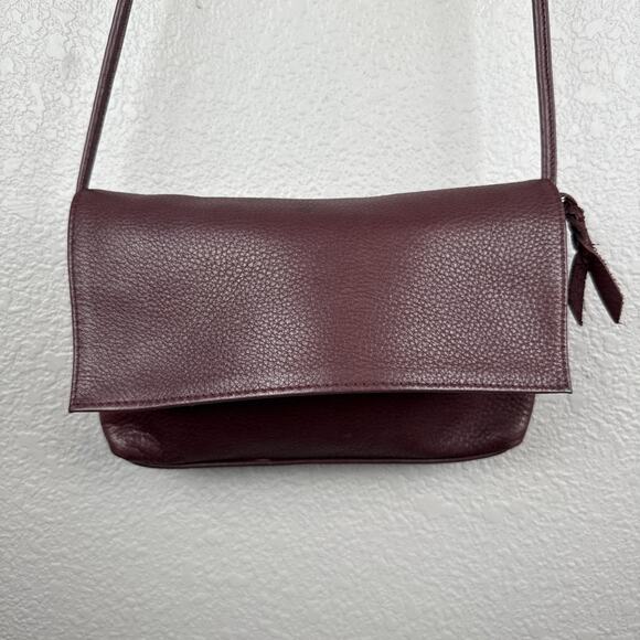 Sven Vintage Flap Crossbody Bag Purse Black Cherry Leather Pockets USA Made - Picture 2 of 9